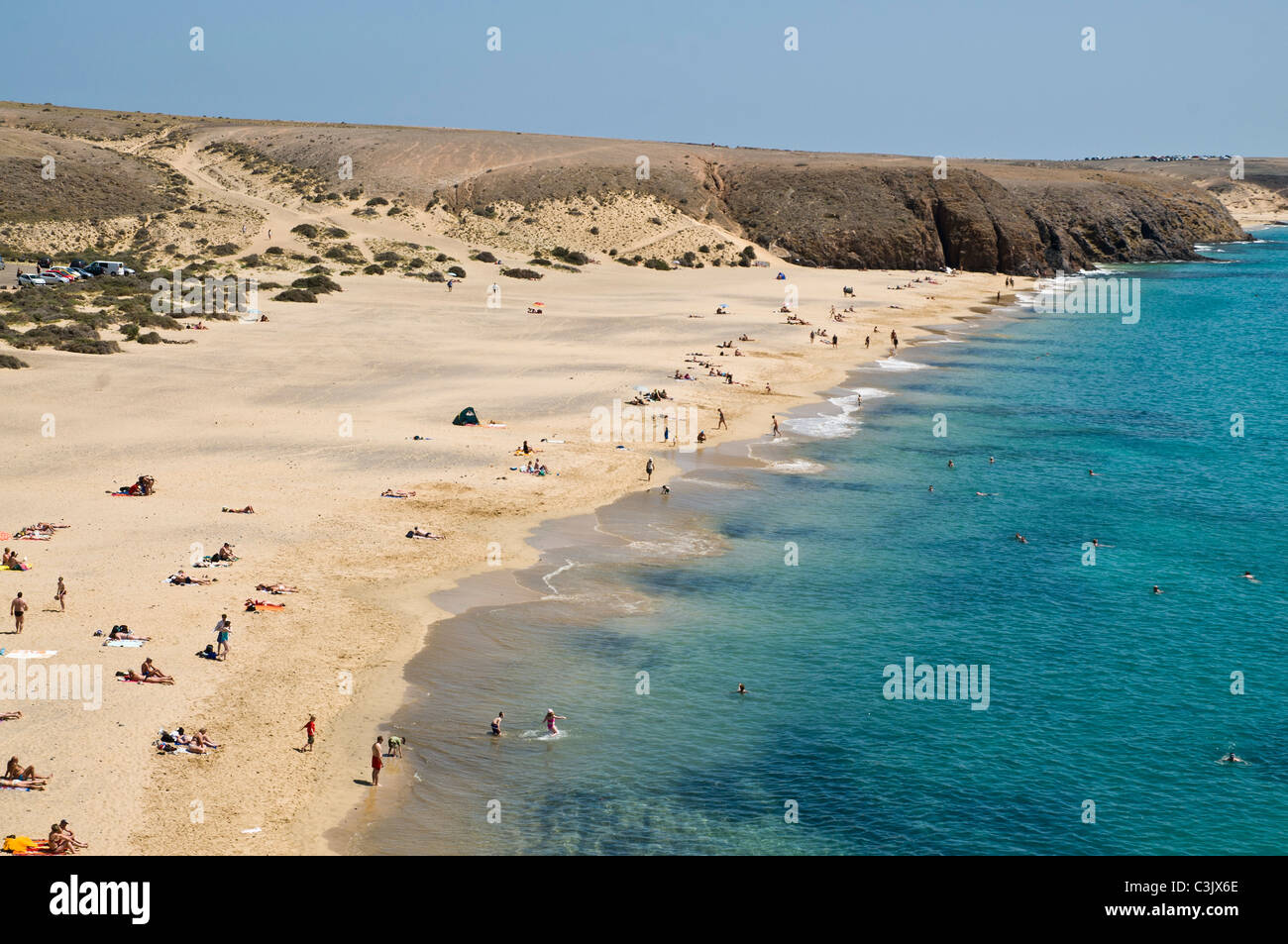 dh Playa Mujeres Strand PAPAGAYO LANZAROTE Menschen am Meer kanarische Inseln idyllische Insel Touristenziel Stockfoto