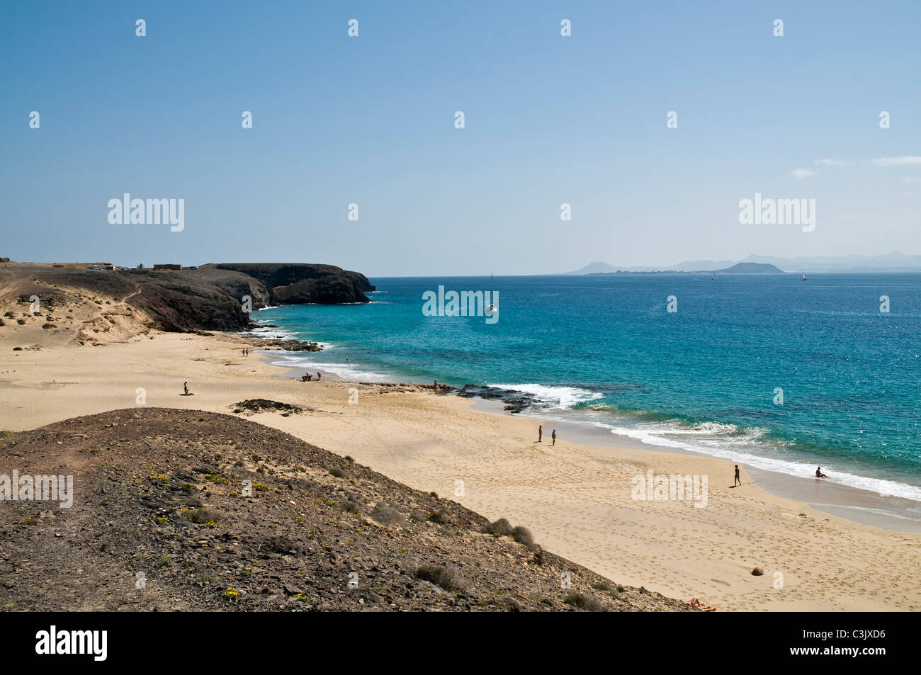 dh Playa del Pozo PAPAGAYO LANZAROTE Menschen am Strand Playa Pozo Strand Strände Strand Kanarische Inseln Stockfoto