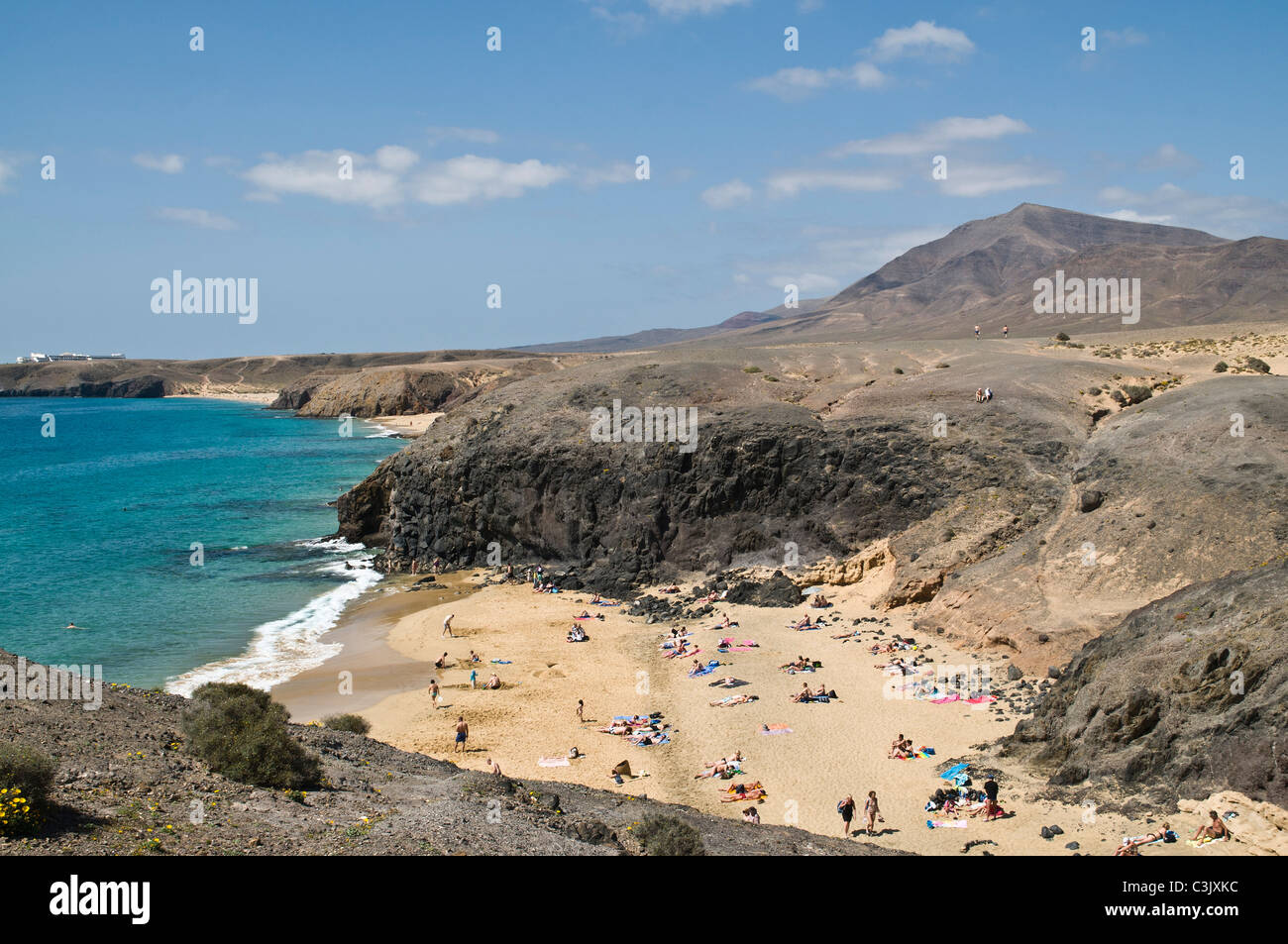dh Playa de Papagayo PAPAGAYO LANZAROTE Menschen am Strand Playa Papagayo beach Stockfoto