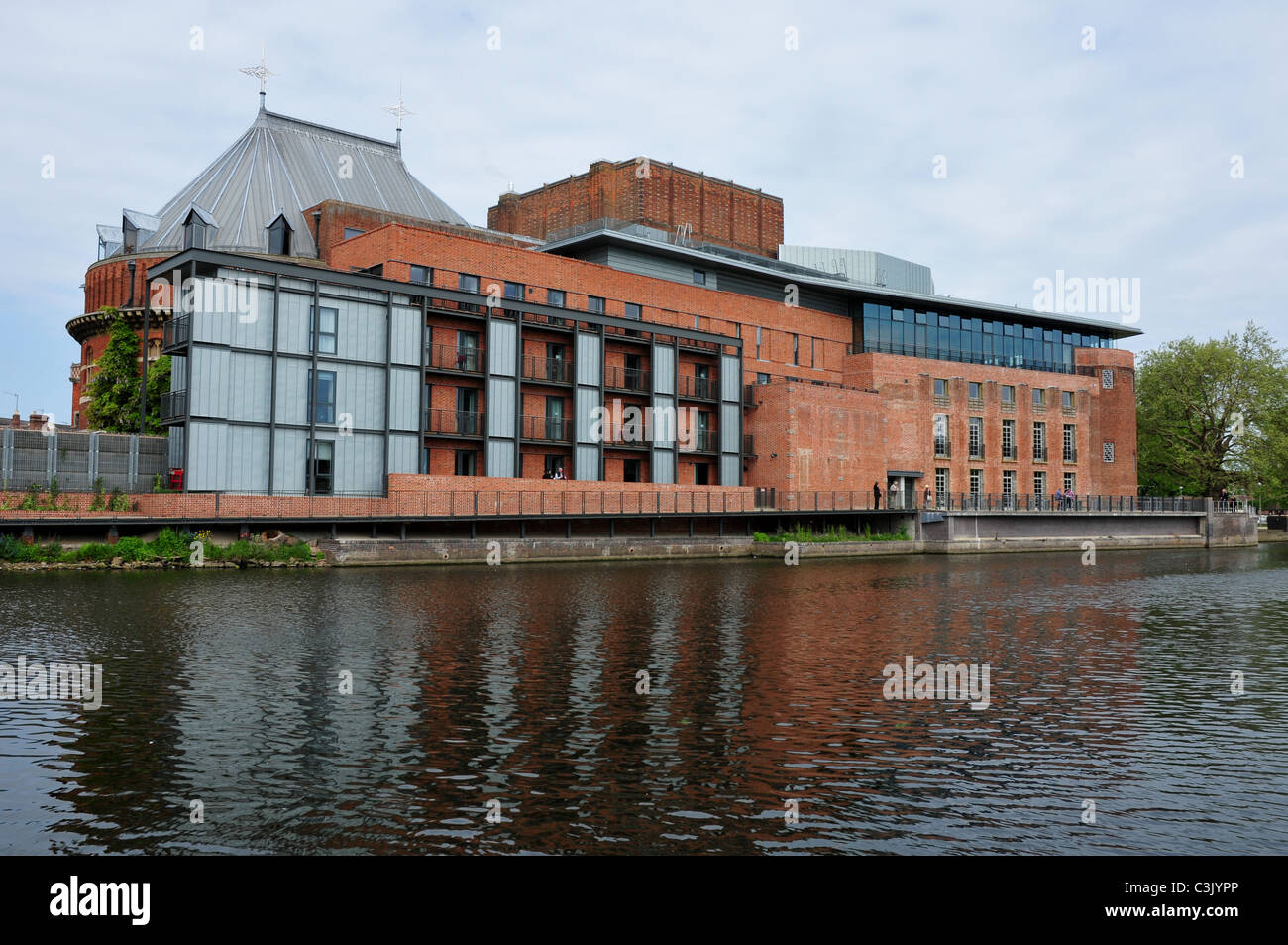 Royal Shakespeare Theatre nach Renovierung am Ufer des Flusses Avon, Stratford-upon-Avon, Warwickshire Stockfoto