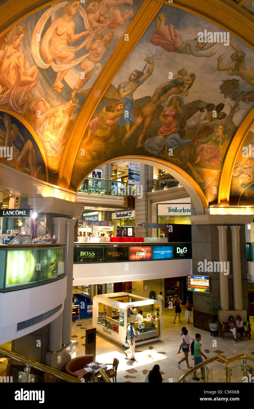 Fresken in der Kuppel des Galerias Pacifico, ein Einkaufszentrum in Buenos Aires, Argentinien. Stockfoto