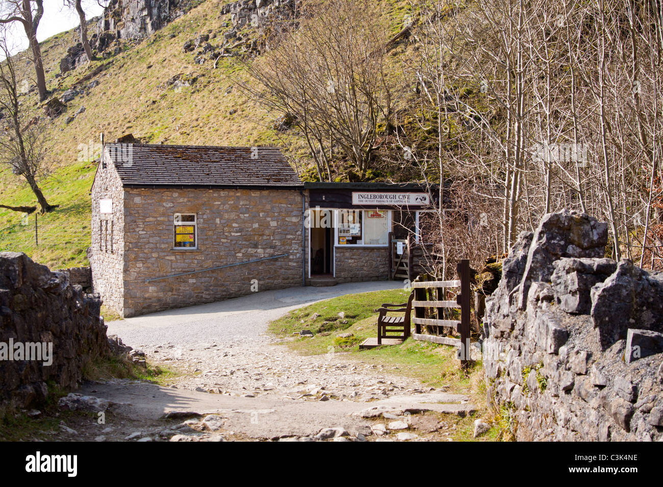 Der Eingang zum Ingleborough Cave Yorkshire Dales, England, UK Stockfoto