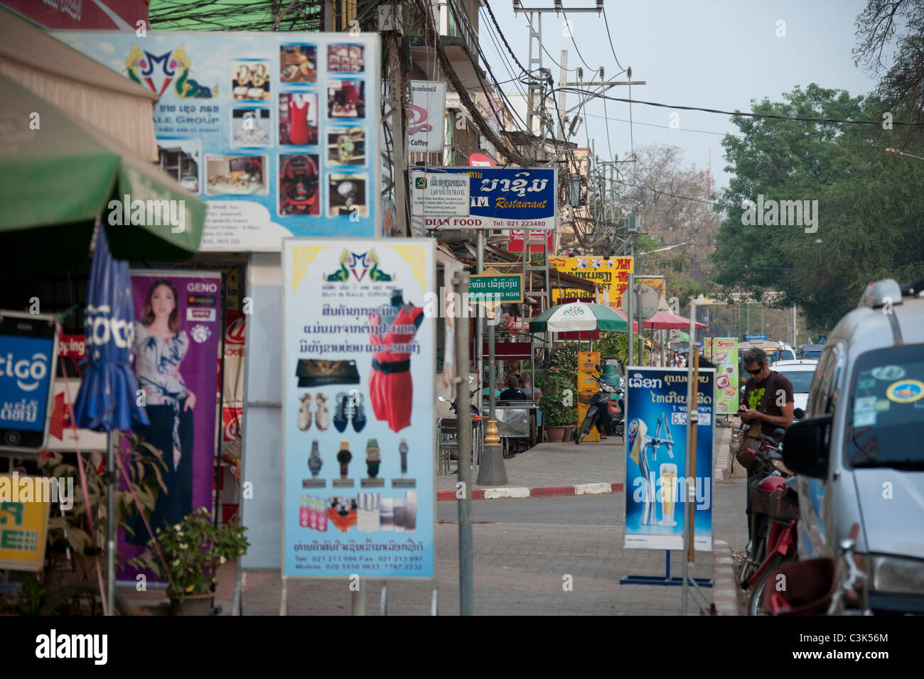 Quai Fa Ngum Straße catering für Touristen, Vientiane Laos Stockfoto