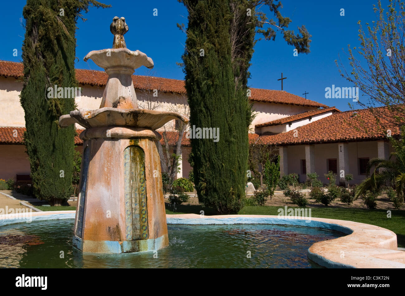 Hof-Brunnen, Mission San Antonio de Padua, Monterey County, Kalifornien Stockfoto