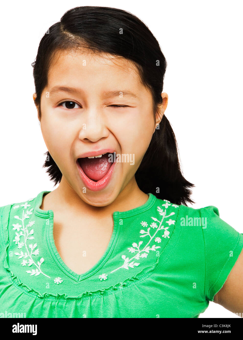 Nahaufnahme eines Mädchens zwinkert isoliert auf weiß Stockfoto