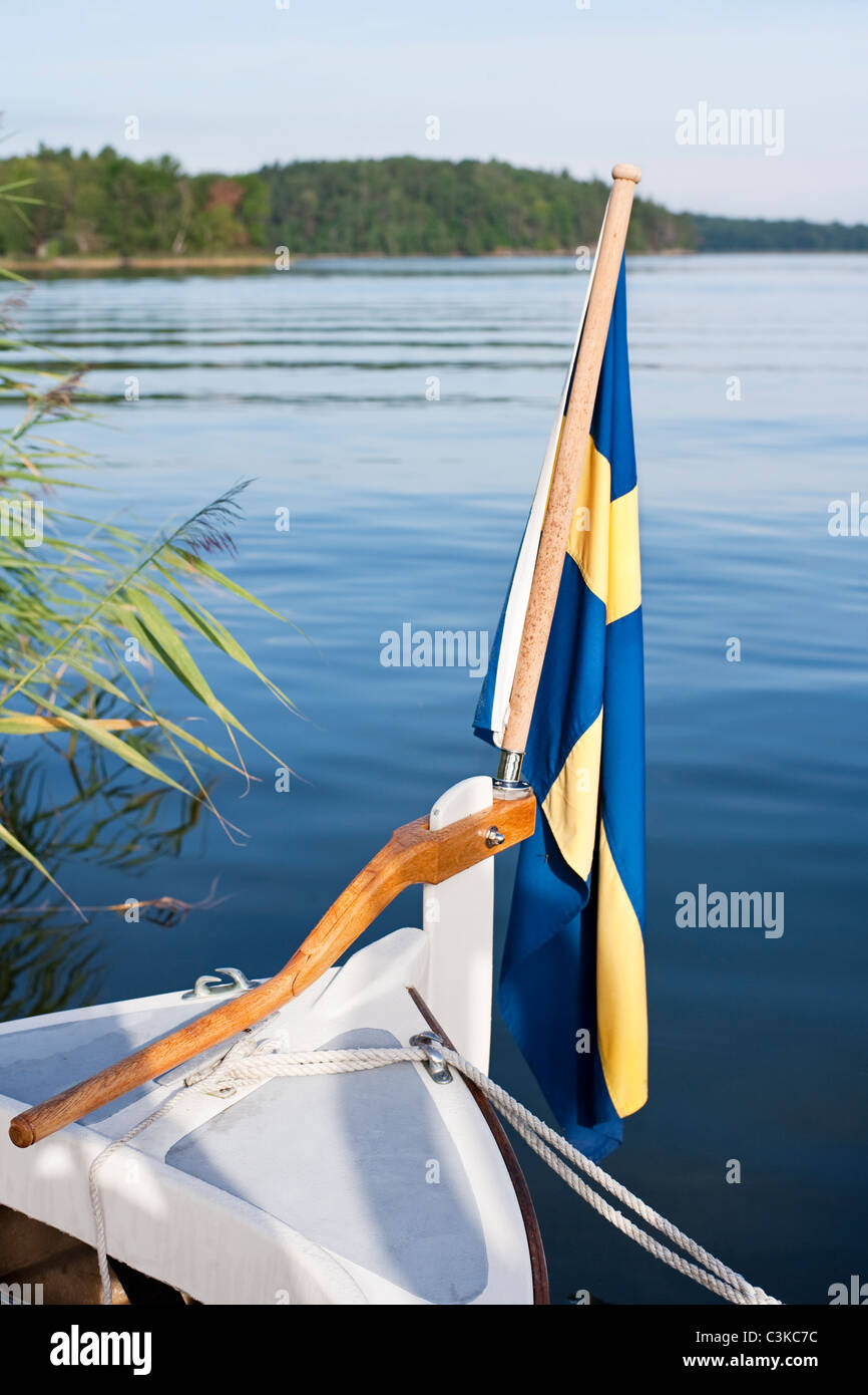 Schwedische Flagge an Boote Ruder befestigt Stockfoto