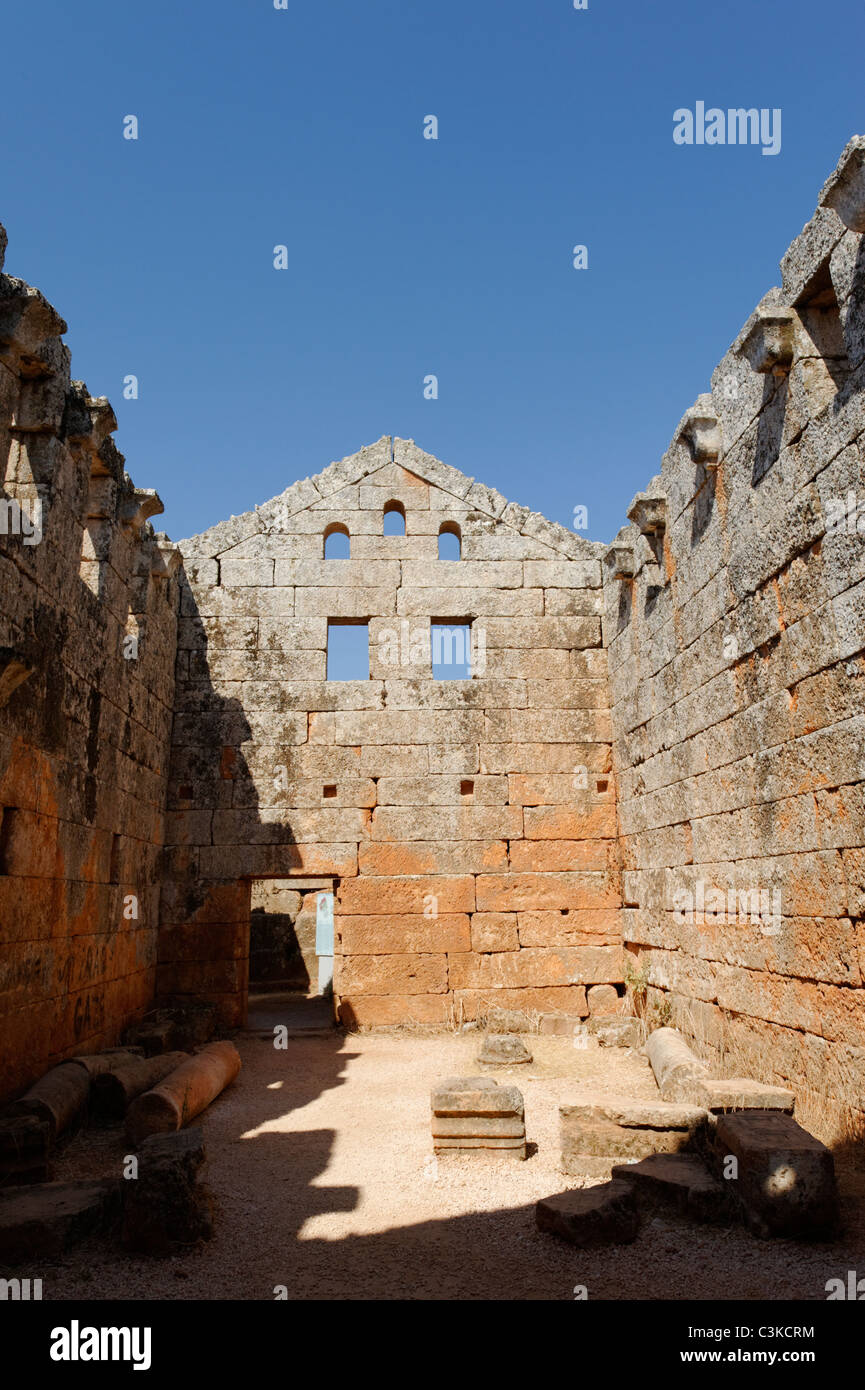 Blick auf die verlassenen aufgegeben Haupthalle der Bäder von der Toten byzantinischen Stadt Serjilla im nordwestlichen Syrien. Stockfoto