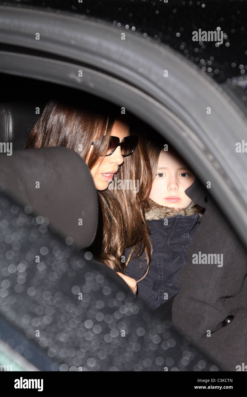 Kate Beckinsale kommt am Flughafen JFK mit ihrer Tochter Lily Mo Sheen