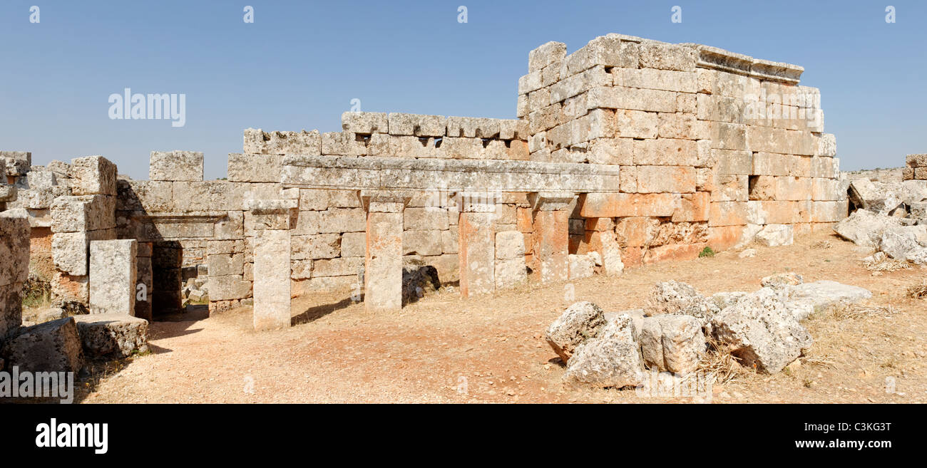Blick auf steinerne Überreste der ehemaligen Haus der Toten byzantinischen Stadt Serjilla im nordwestlichen Syrien. Stockfoto