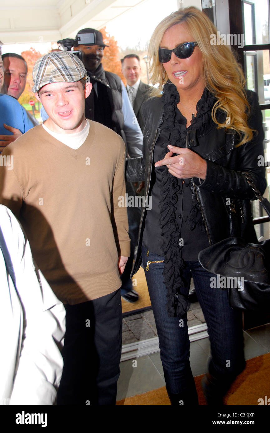 Michael Brennan und Dina Lohan Dina Lohan und Familie beitreten Gemeindeleiter in der Betreuung von mehr als 200 Menschen mit Autismus und anderen Stockfoto