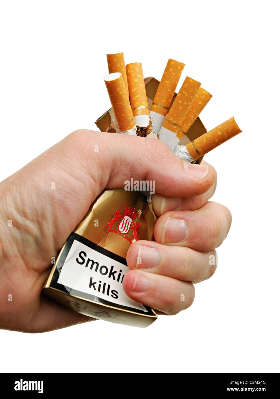 Der Hand zerkleinern eine Schachtel Zigaretten, Close Up, ausgeschnitten. Stockfoto