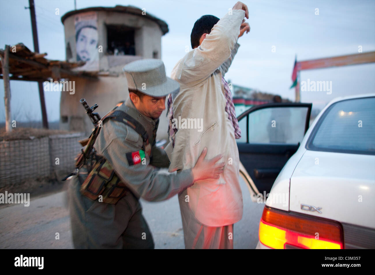 Afghanische Polizei auf der Suche nach Terroristen in Kunduz. Stockfoto