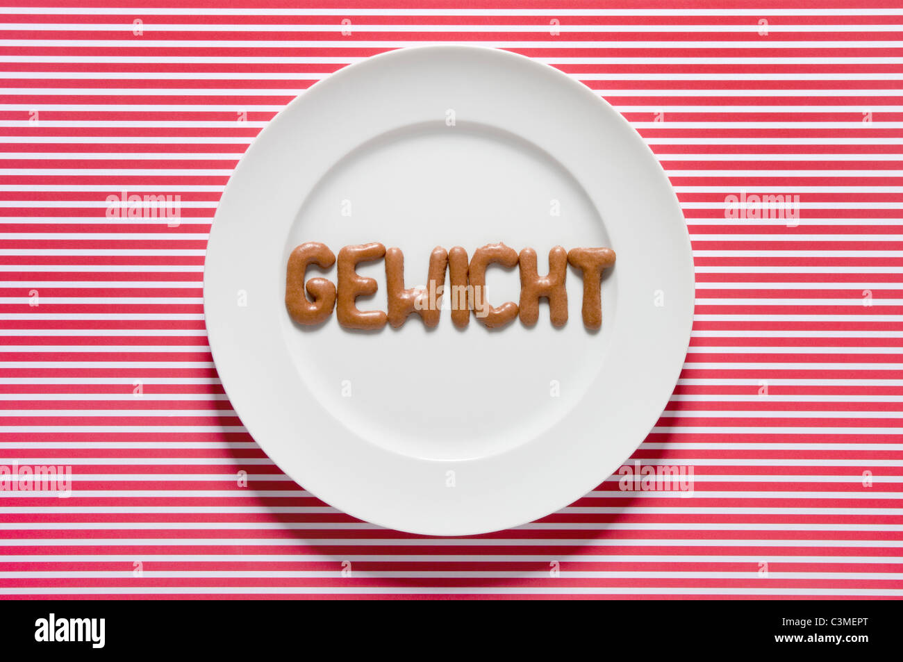 Gewicht mit Russisch Brot auf Teller geschrieben Wort, Nahaufnahme Stockfoto
