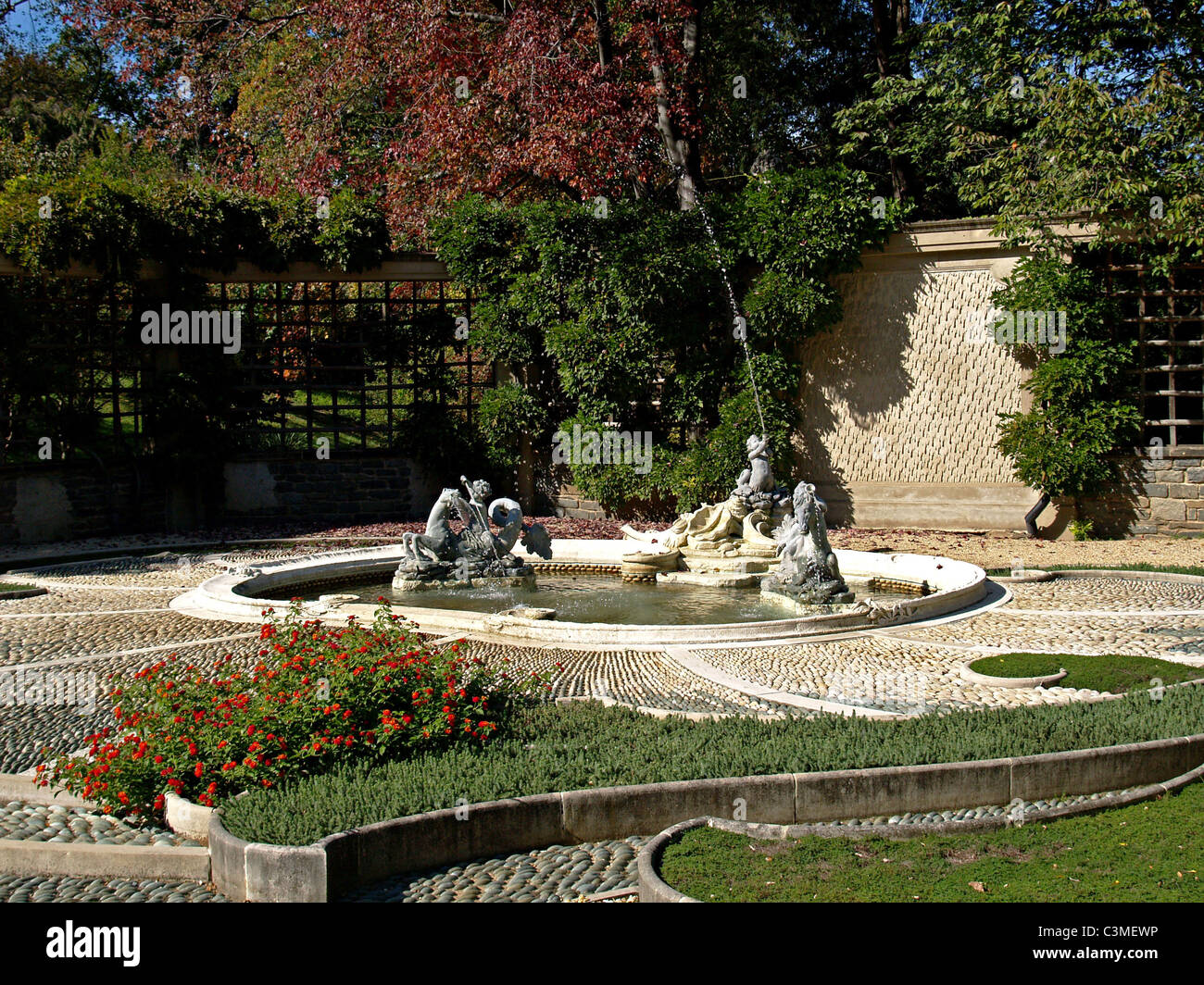 der Brunnen im Garten Kiesel in Dumbarton Oaks, Washington, DC - Oktober 2008 Stockfoto