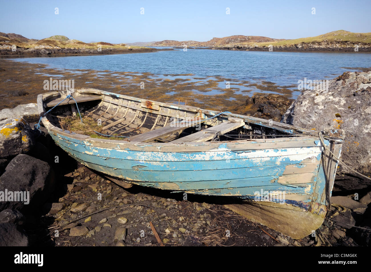 Verfallenes kleines Fischerboot Stockfoto