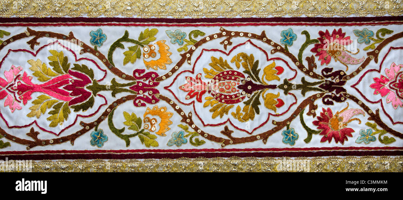Detail vom Gewand - Blumenmotiv Stockfoto