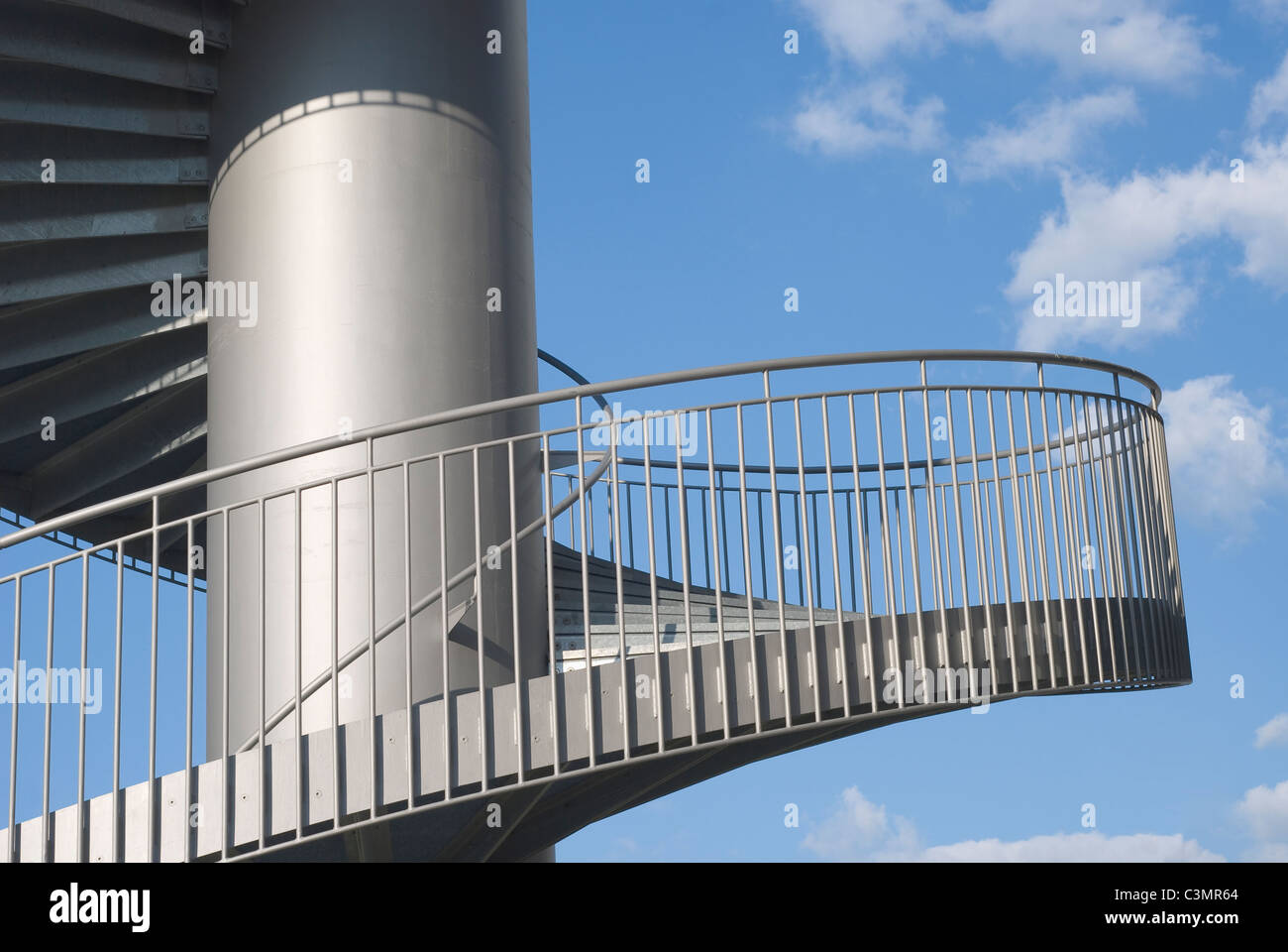 Moderne Treppen als zeitgenössische architektonisches Element Stockfoto