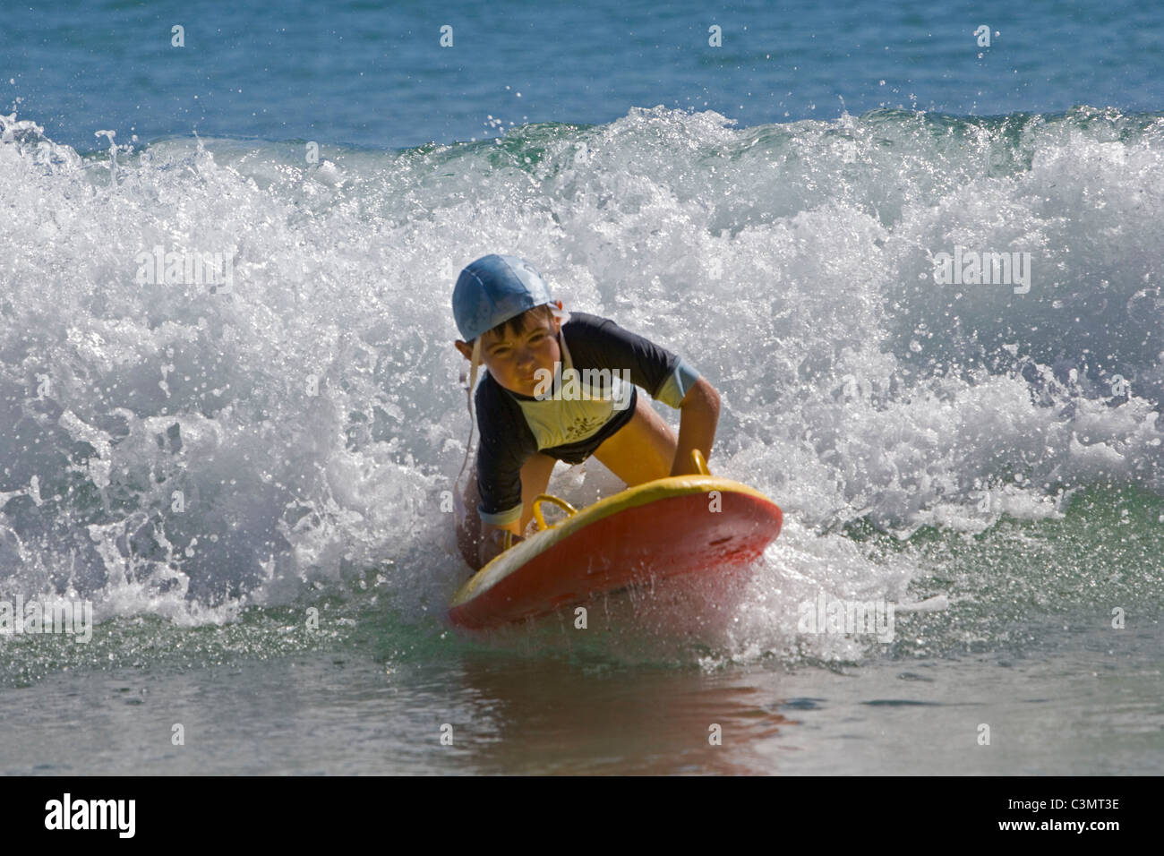Australien. Sydney. Manly Beach. Wöchentlichen Wettbewerb der jungen Surfer am Sonntagmorgen. Stockfoto