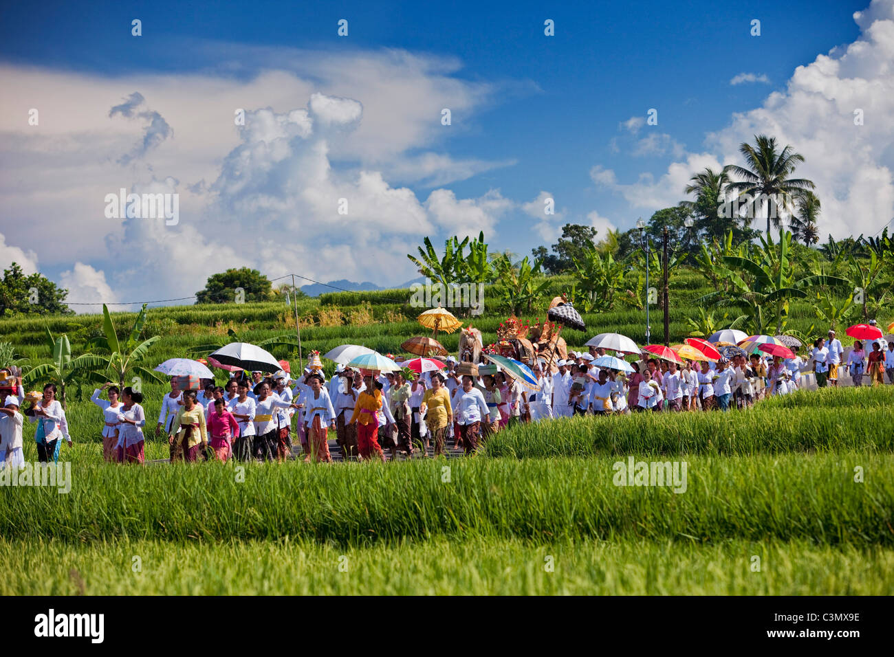 Indonesien, Insel Bali, Yehembang, Meer Tempel Pura Rambut Siwi genannt. Festival zu Ehren der Götter des Meeres. Melasty Festival. Stockfoto