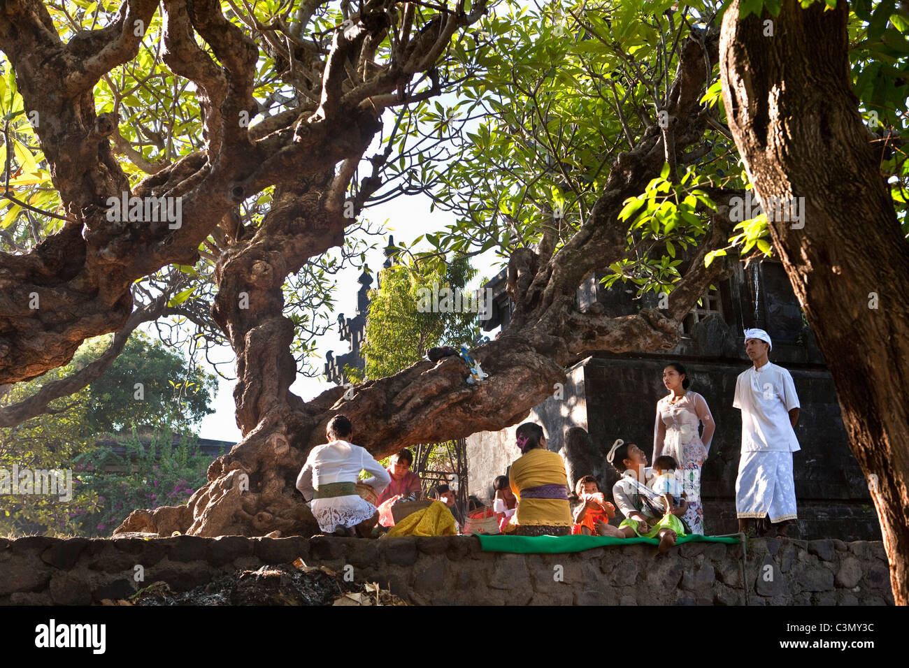 Indonesien, Insel Bali, Alassari, Meer Tempel Pura Ponjok Batu genannt. Festival zu Ehren der Götter des Meeres. Melasty Festival. Stockfoto