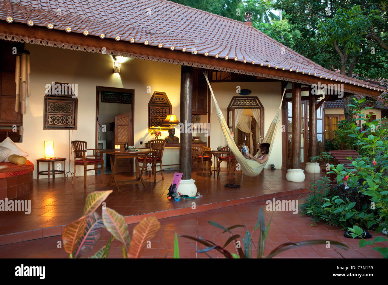 Indonesien, Insel Bali, in der Nähe von Tejakula Dorf, Gaia Oasis Resort. Bungalow. Stockfoto