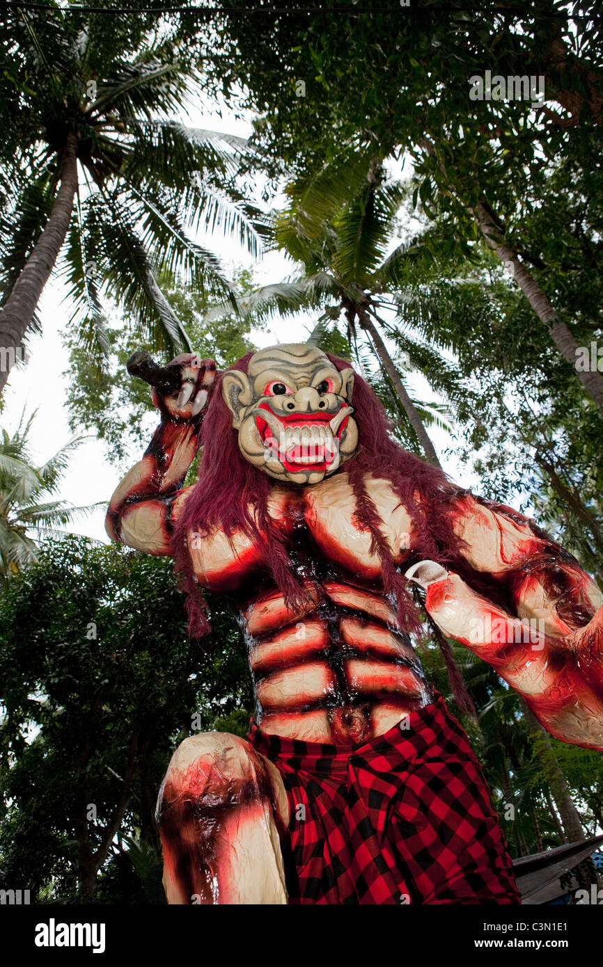 Indonesien, Ogoh-Ogoh-Festival, balinesische Neujahr riesigen Monster Puppen mit bedrohlichen Fingern und erschreckende Gesichter Stockfoto