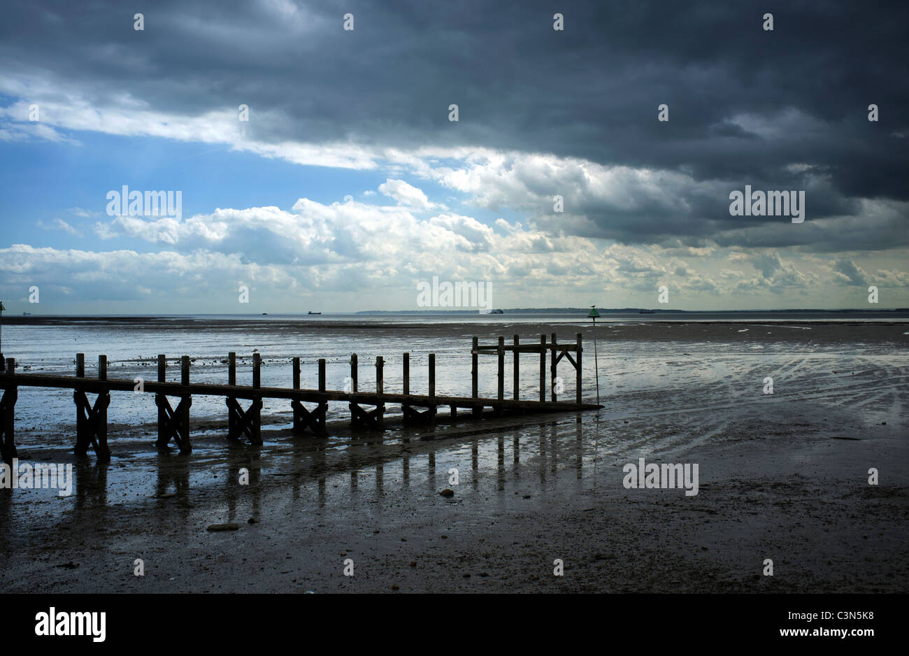 Southed-on-Sea, Essex, England. Der Strand und der Mündung der Themse-Mündung. Stockfoto