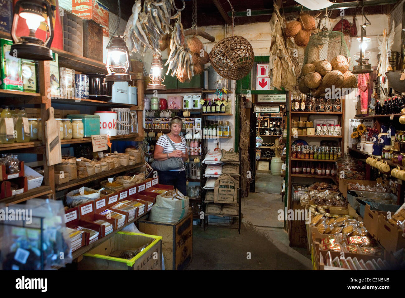 Südafrika, Western Cape, Stellenbosch, 'Oom Samie Se Winkel', eine antike und Neugier-Shop. Innenraum. Stockfoto