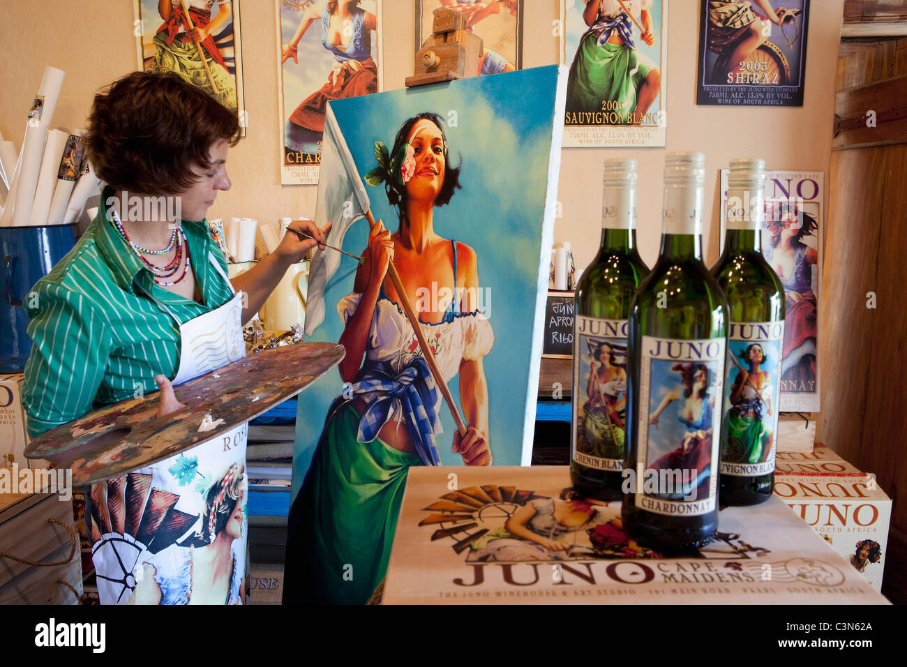 Western Cape, Juno Wine Company und ein Restaurant, dessen üppige Cape Mädchen die Etiketten der Weine Juno schmücken Stockfoto