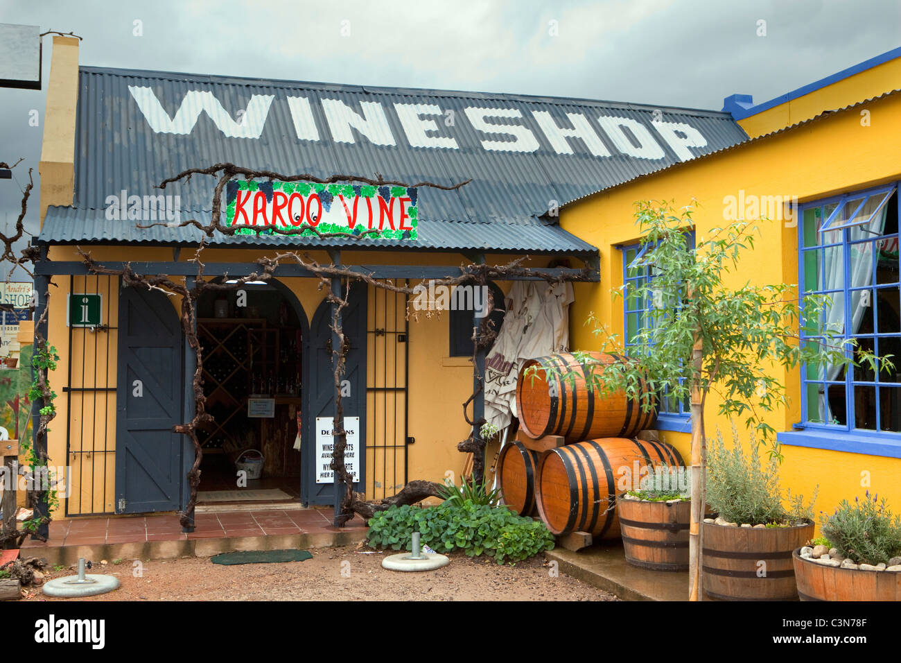 Südafrika, Western Cape, Calitzdorp, Wein-Shop. Stockfoto