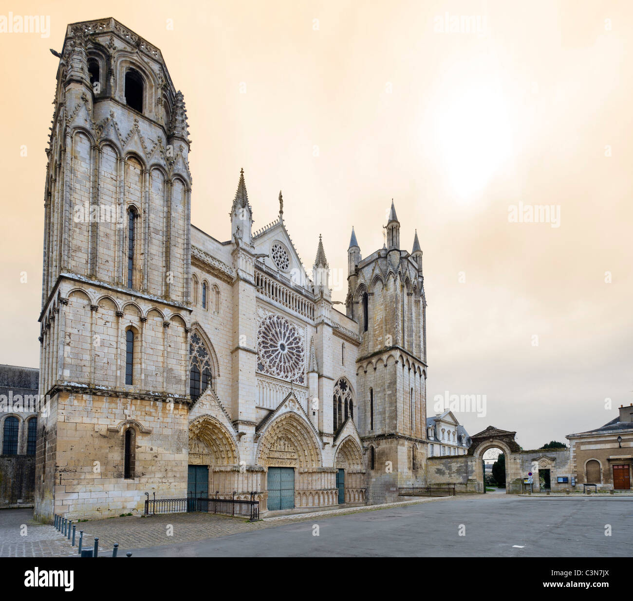 Poitiers Kathedrale (Kathedrale Saint-Pierre de Poitiers), Poitiers, Poitou-Charentes, Frankreich Stockfoto