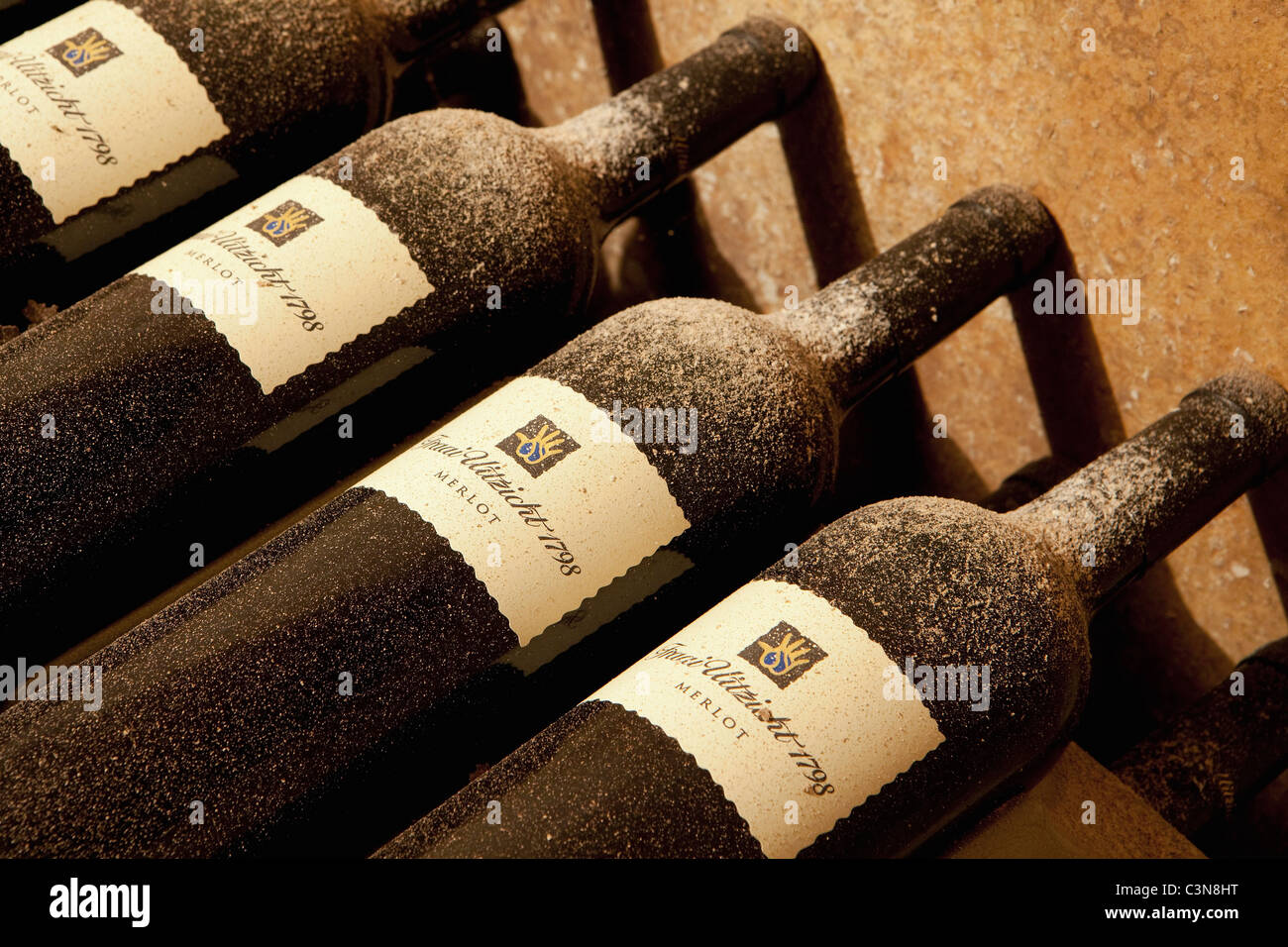 Südafrika, Western Cape, Robertson Wine Valley. Pension, Restaurant und Weinkeller Fraai Uitzicht. Flaschen Wein. Stockfoto