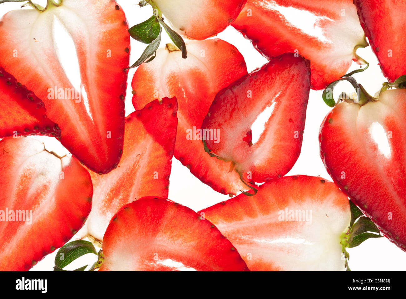 Projizierte appetitliche Erdbeerscheiben zurück. Stockfoto