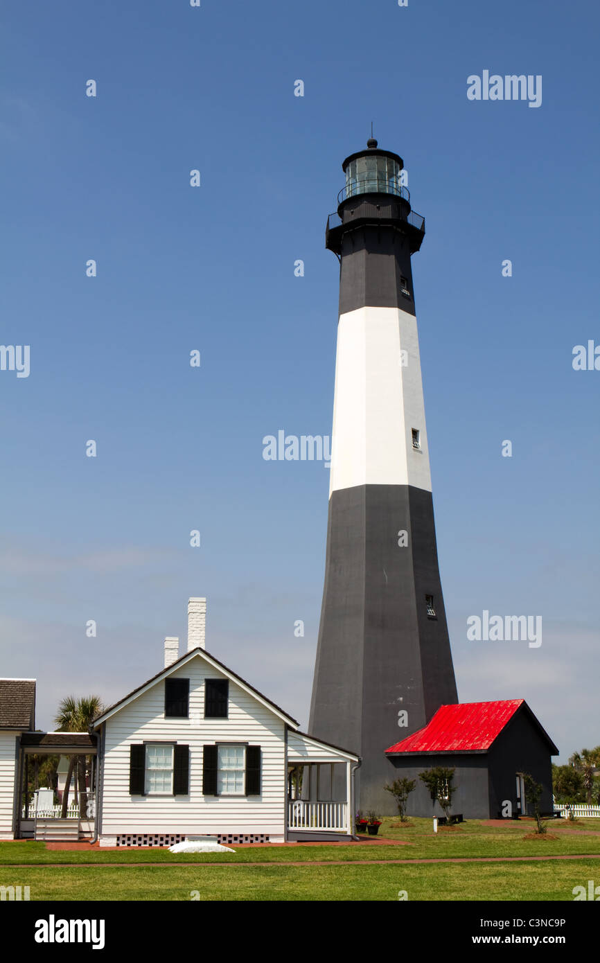 Tybee-Leuchtturm und die umliegenden Gebäude auf Tybee Island, Georgia, wurde im Jahre 1736 abgeschlossen und ist nun Teil der US-Regierung. Stockfoto