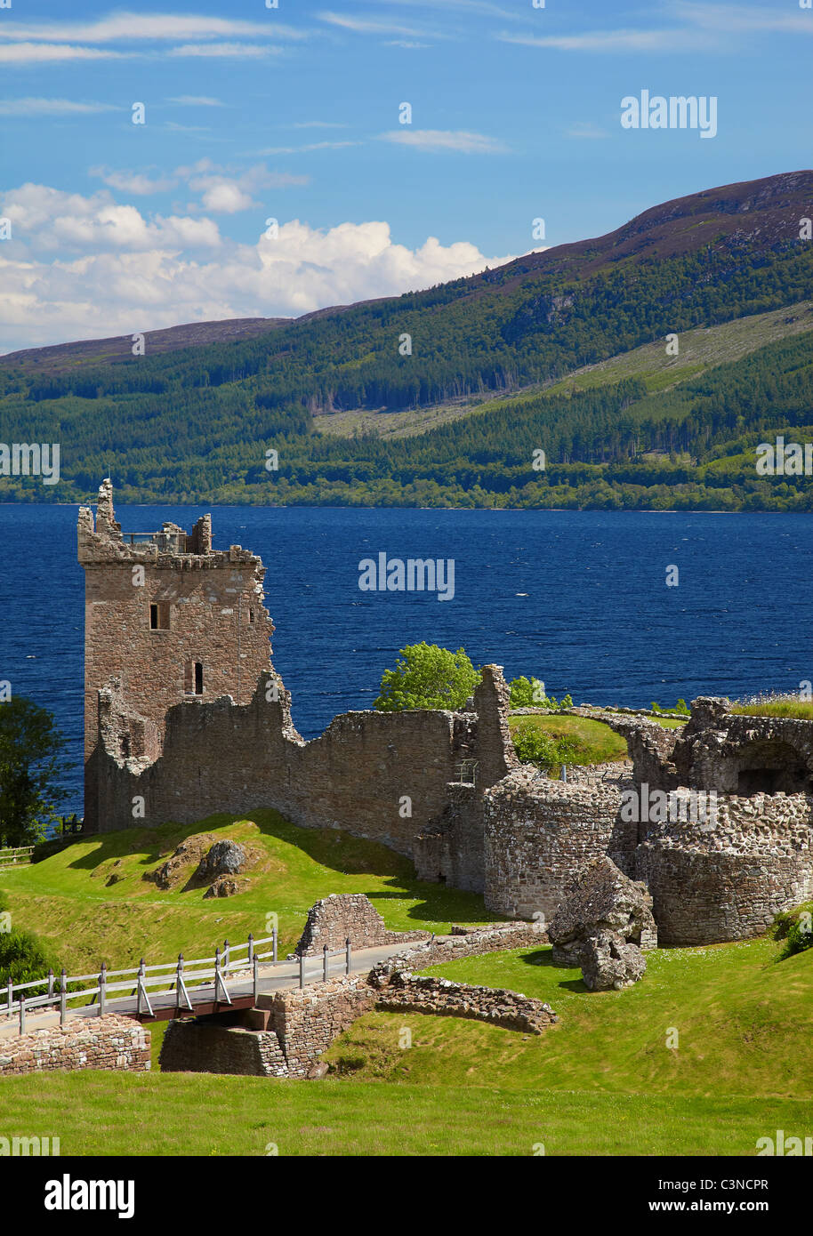 Ruinen von Urquhart Castle am Loch Ness See Stockfoto
