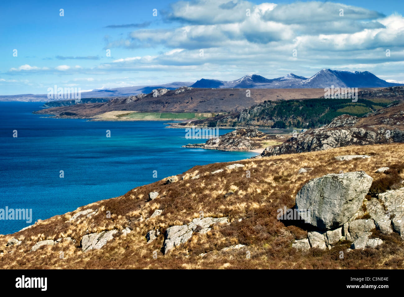 Nord West Küste Schottlands am Gruinard Bay aus Sicht entlang der A832 Straße in Wester Ross, Schottland Stockfoto