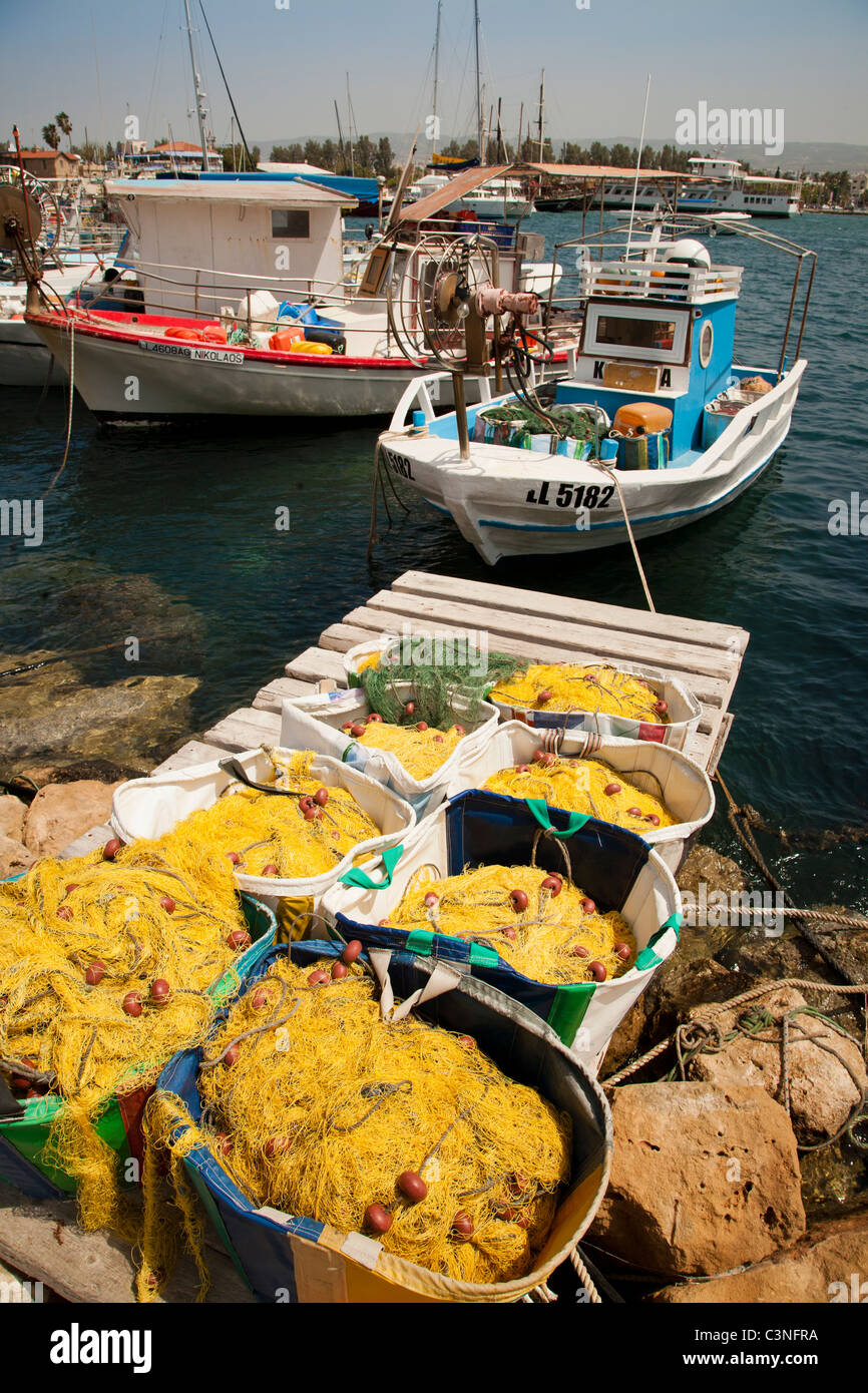 Angelboote/Fischerboote vertäut am Hafen Pafos Stockfoto