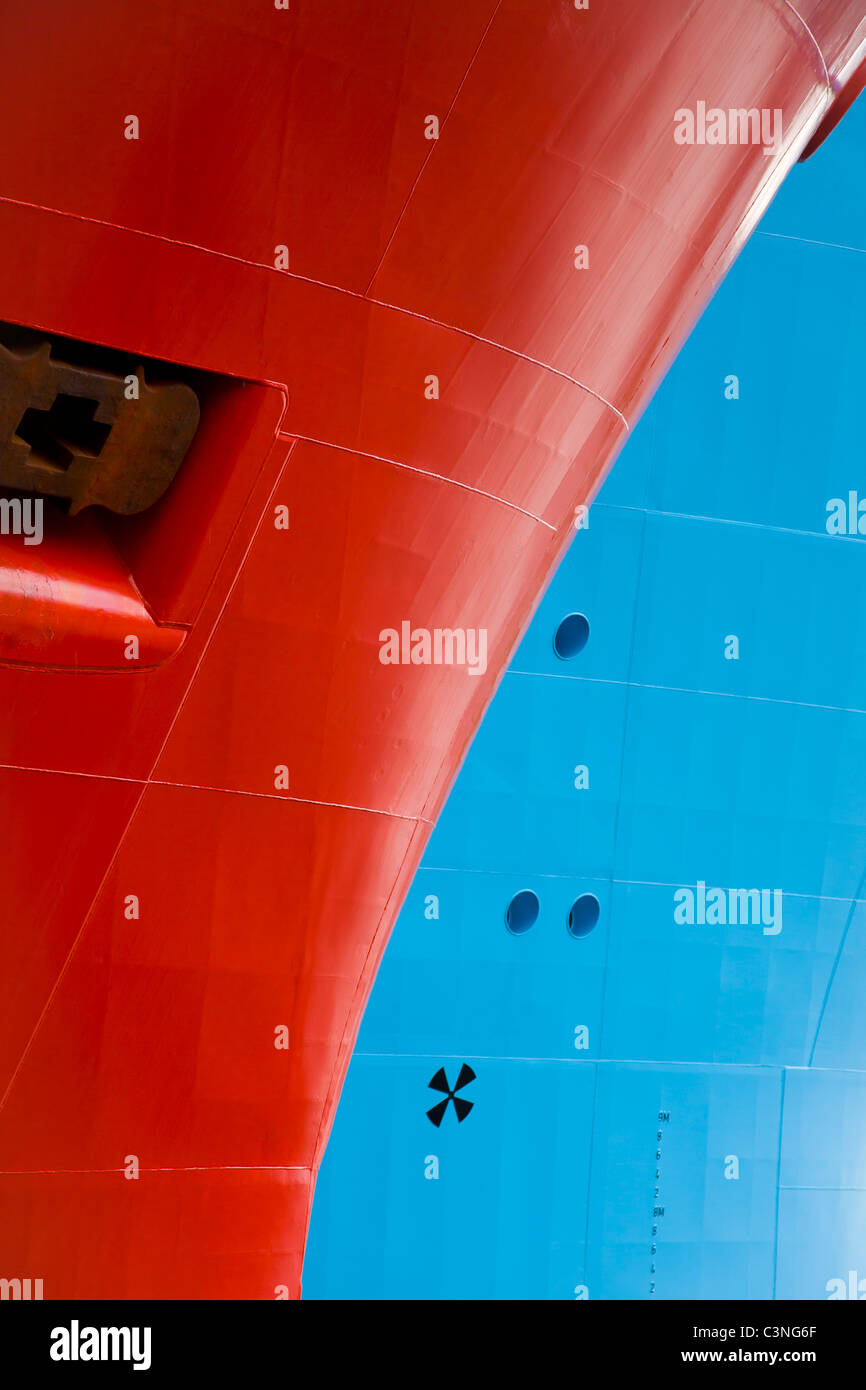 Abstrakte Schuss der Rümpfe von zwei Schiffen im Hafen von Stavanger, Norwegen Stockfoto