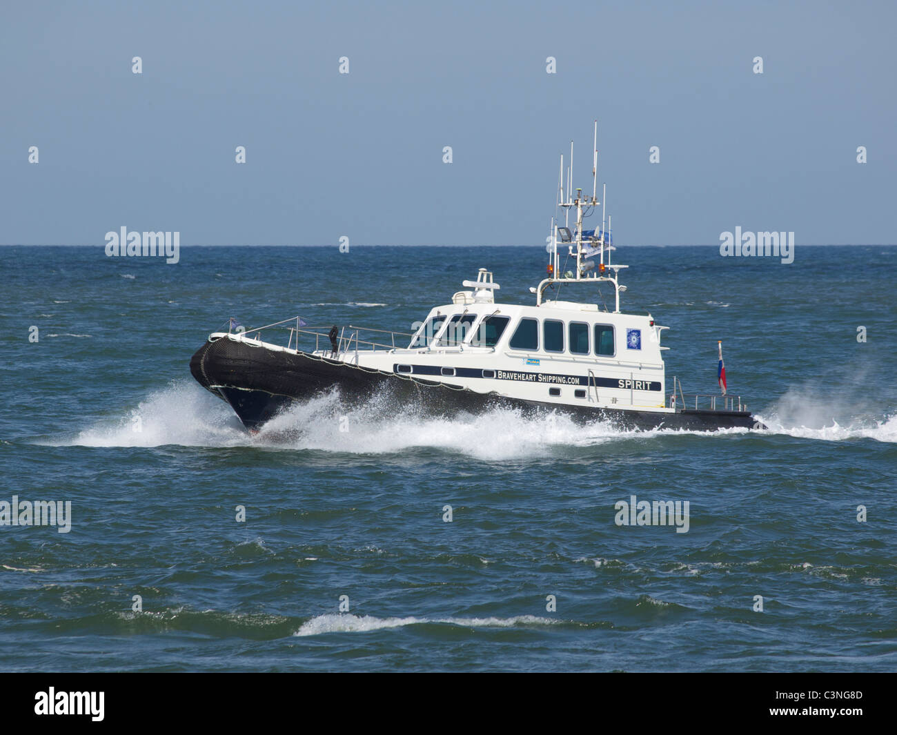 Seagoingcrew Offshore-Tenderboot mit Geschwindigkeit an der Nordsee in der Nähe des Hafens von Rotterdam Stockfoto