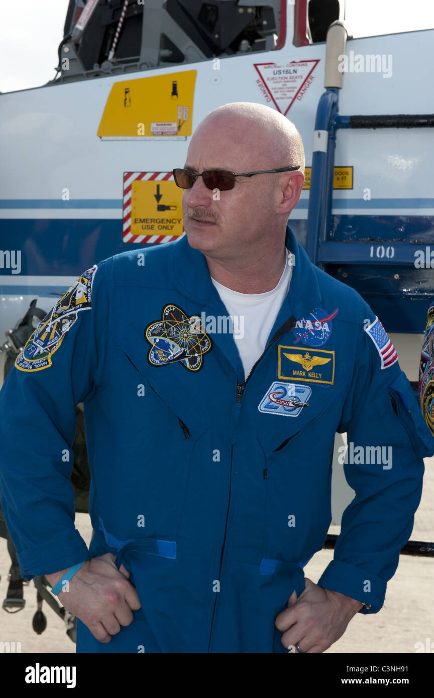 Space Shuttle-Kommandant Mark Kelly nach der Ankunft zum letzten Vorbereitungen zum Abheben der Endeavour zur Raumstation ISS Stockfoto