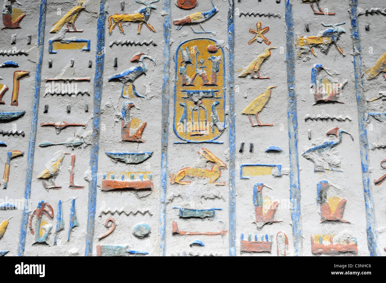 Afrika Naher Osten Ägypten ägyptische Grab von Ramses IV Tal der Könige Hieroglyphen gemalt und an den Wänden gehauen Stockfoto