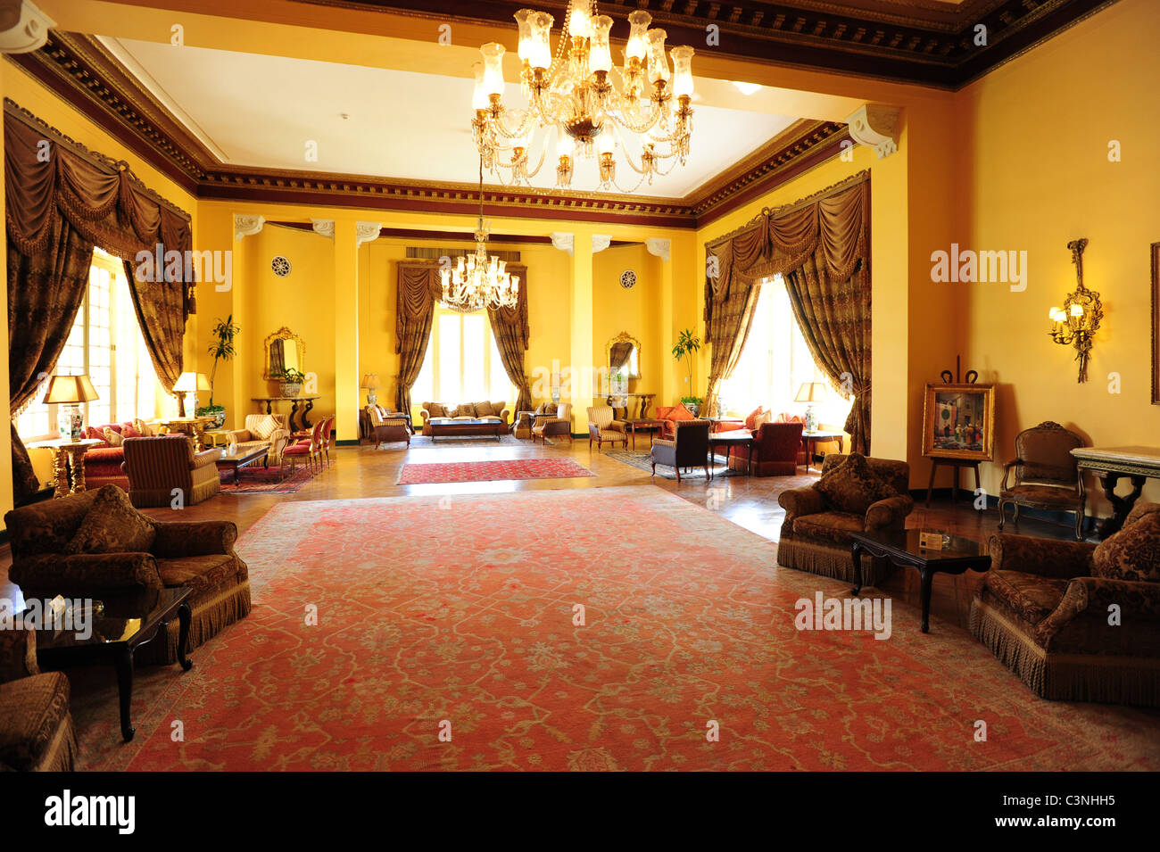 Afrika Naher Osten Ägypten Luxor Hotels Winter Palace Hotelinterieur des großen Wohnzimmers Stockfoto