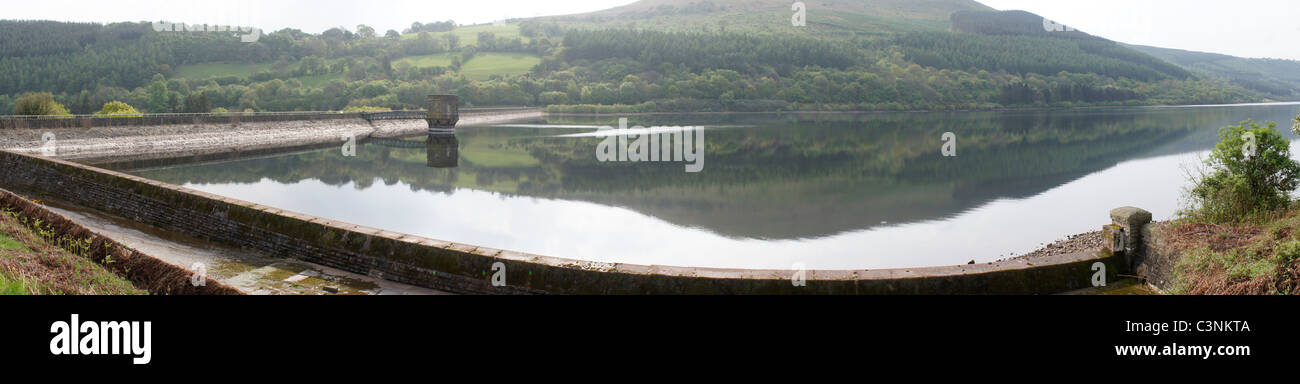 Wanderungen-Reservoir und Wald. In der Nähe von Wanderungen auf Usk, Brecon Beacons, Wales UK 110749 Brecon-Spaziergang Stockfoto