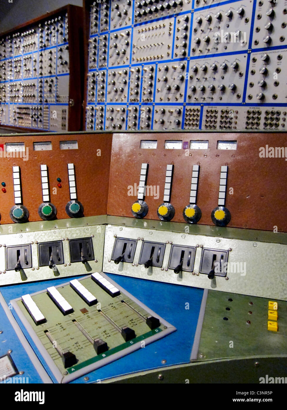 Paris, Frankreich, Alter Computer im Musee de la Musique, Musikmuseum, in La Villette, Stadt der Wissenschaft und Industrie paris Stockfoto