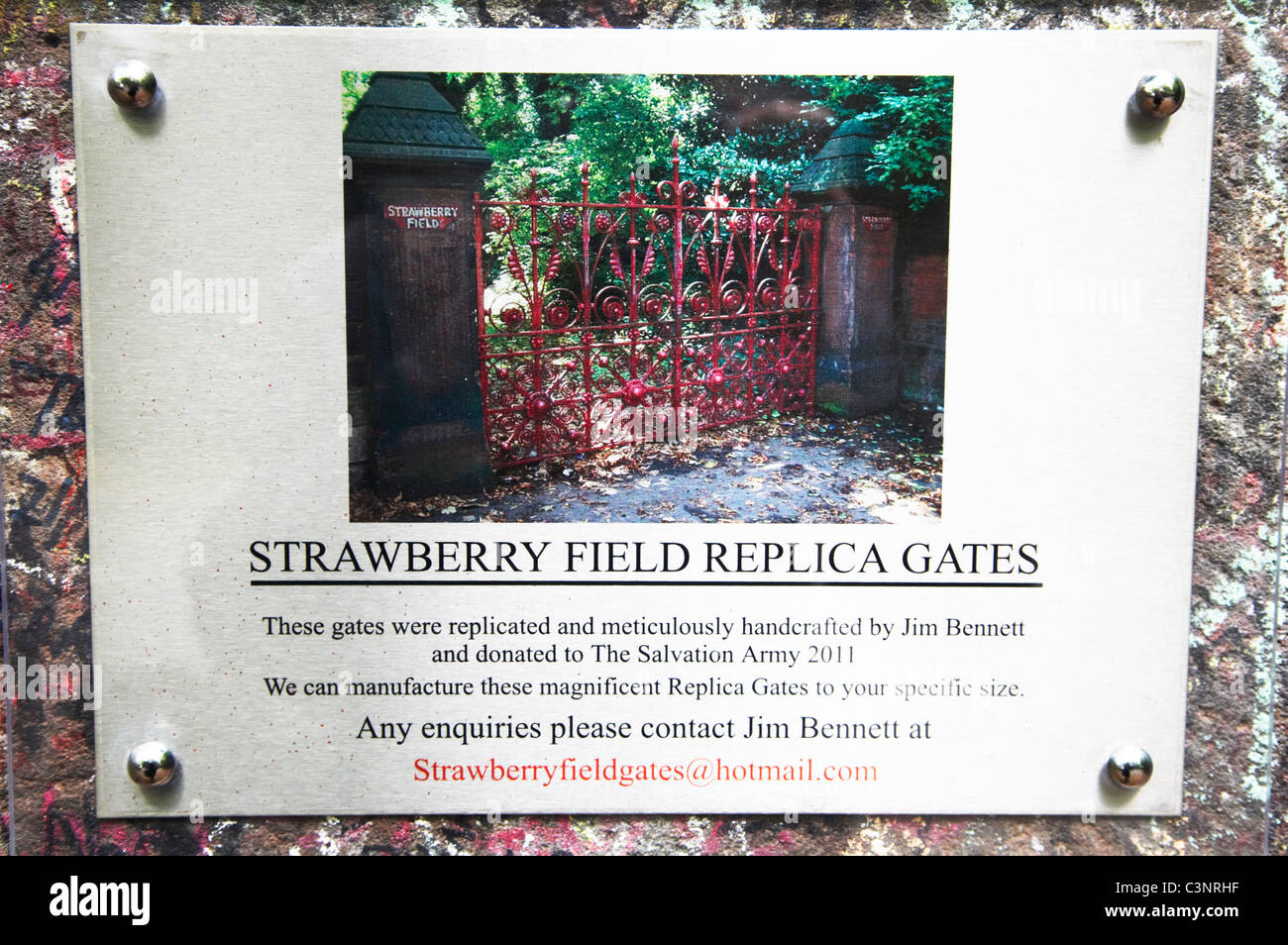 Melden Sie sich auf dem Strawberry Field-Tor in Liverpool UK Stockfoto