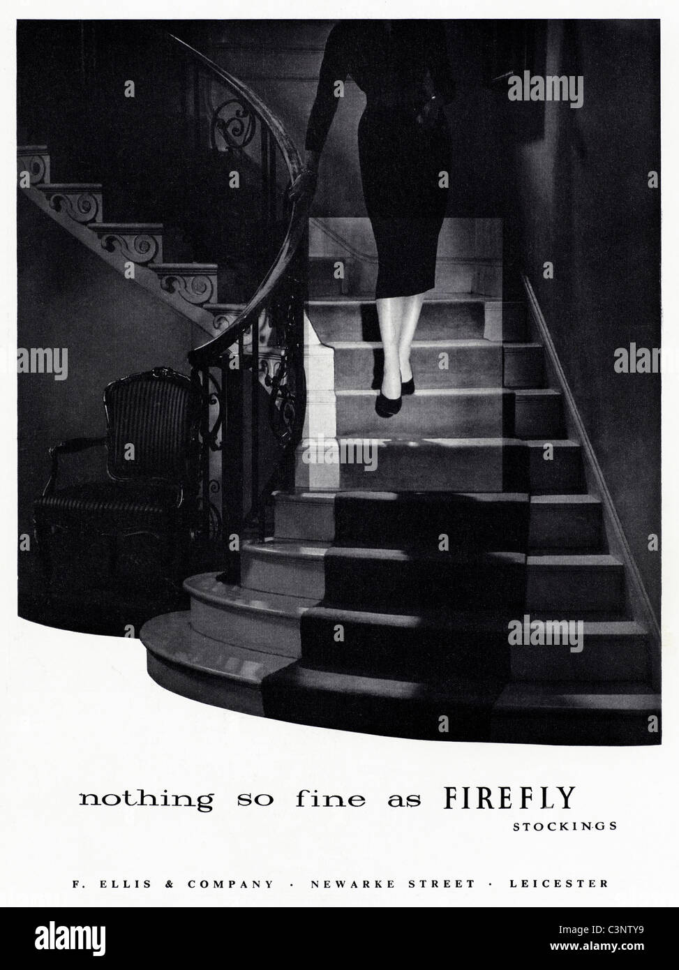 Original ganzseitige Anzeige im Mode-Magazin ca. 1955 für FIREFLY Damen Strümpfe Stockfoto