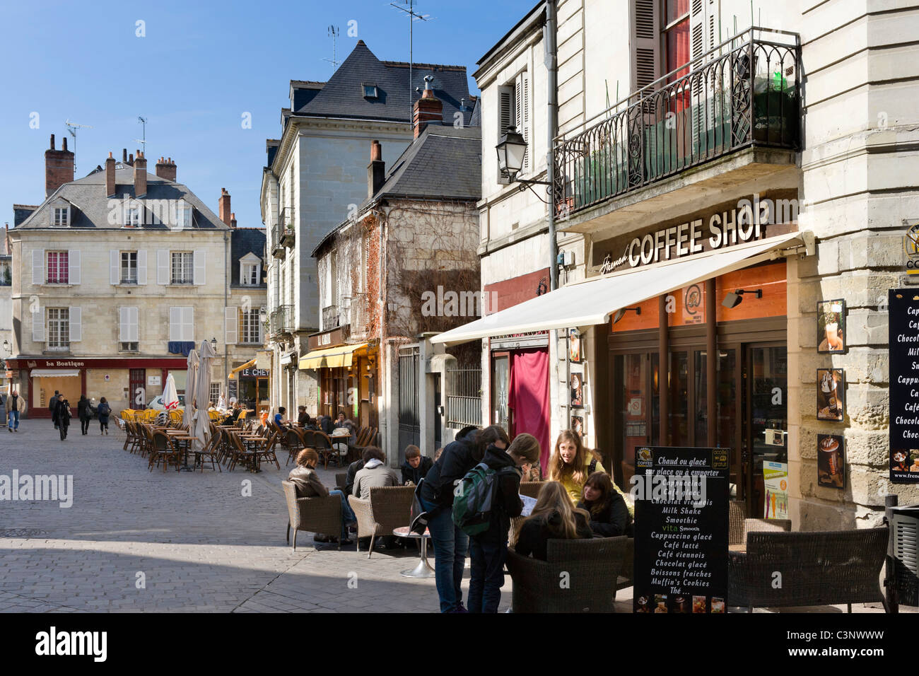 Cafés auf der Rue du Commerce im Zentrum der Stadt, Tours, Indre et Loire, Frankreich Stockfoto