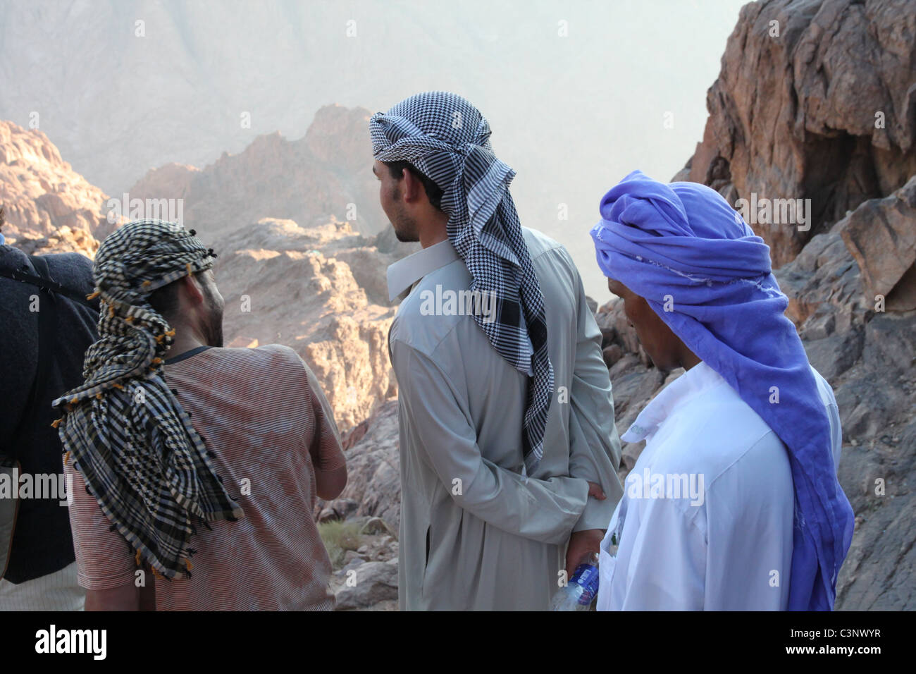 Drei Jebeliya Beduinen Männer am Berg Sinai, Ägypten. Stockfoto