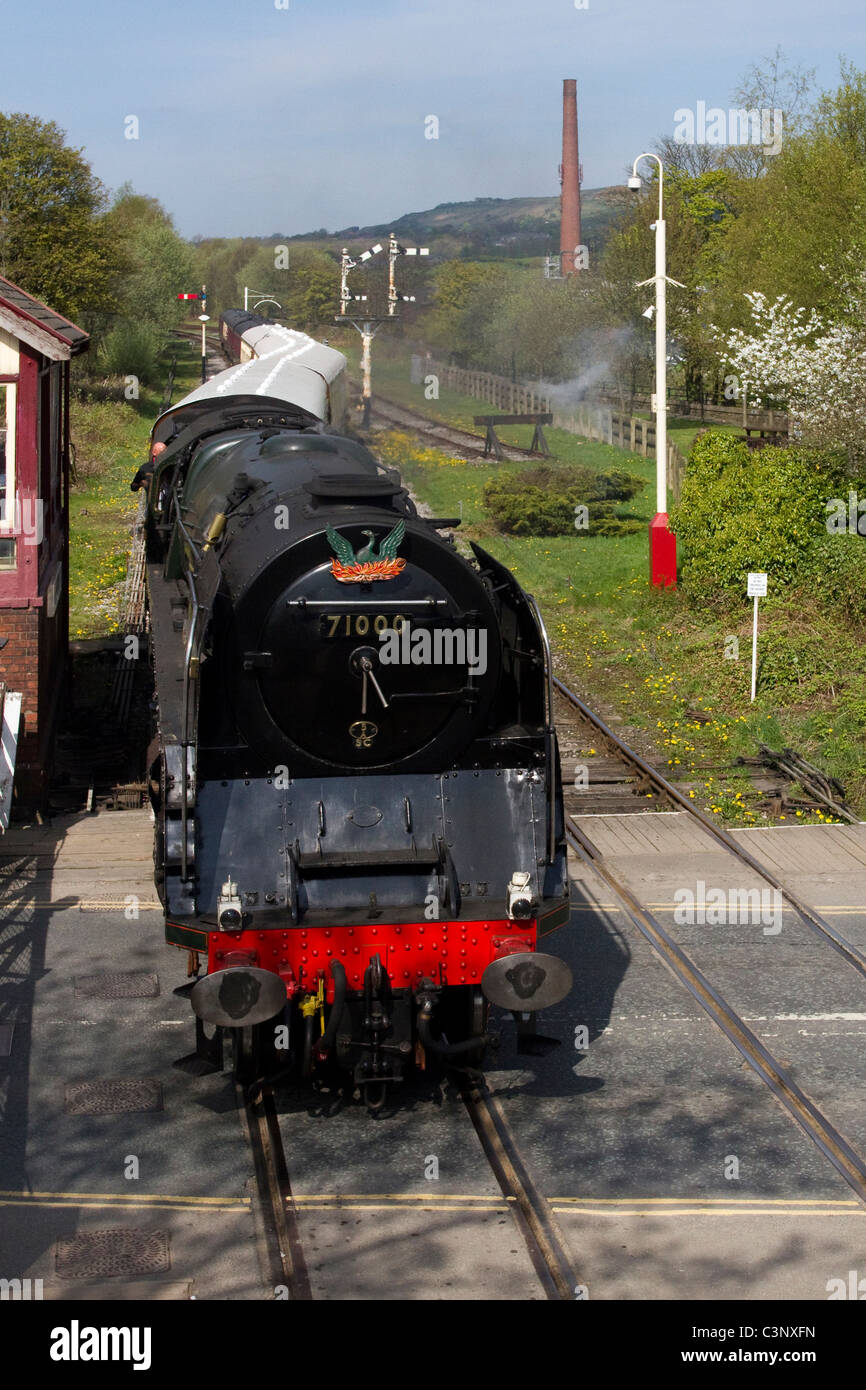 British Railways standard Klasse 8 East Lancashire Railways Nase der Dampflok 71000. Der Herzog von Gloucester nähern Ramsbottom Bahnhof, Großbritannien Stockfoto