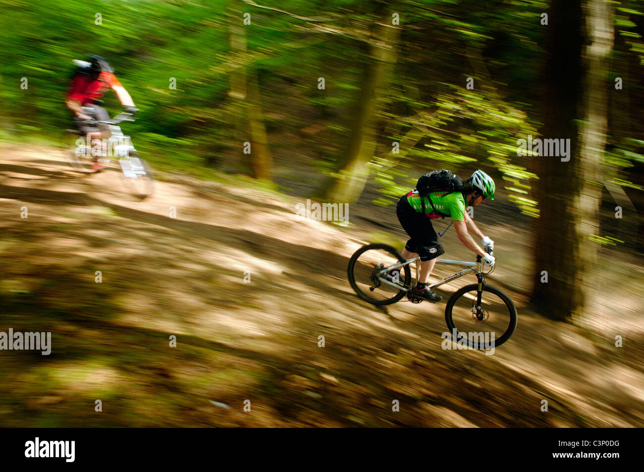 Mountainbiken auf den North Downs in Surrey Stockfoto